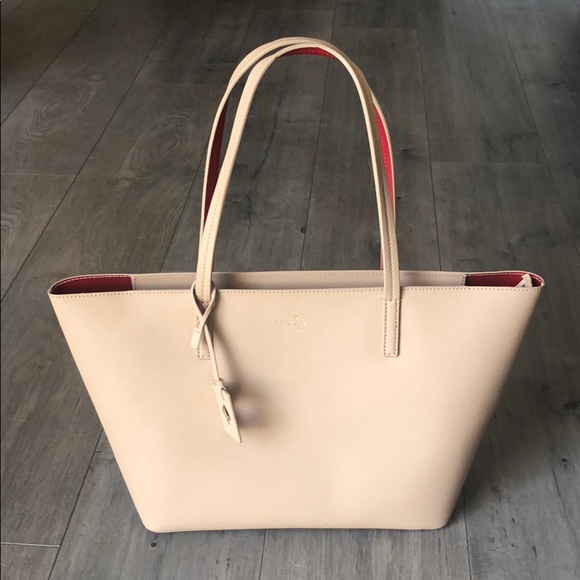 kate spade Handbags - GORGEOUS NEW LARGE KATE SPADE TOTE!